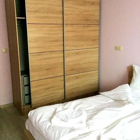 Sveti Nikola 28 *
